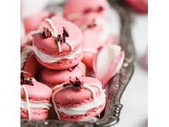 滿滿花香果香的玫瑰覆盆子馬卡龍，酥脆又香甜