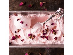 冰冰涼涼的玫瑰冰淇淋，超濃郁！