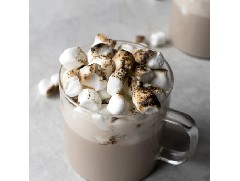 用一杯溫暖的棉花糖焙茶熱白巧迎接冬天